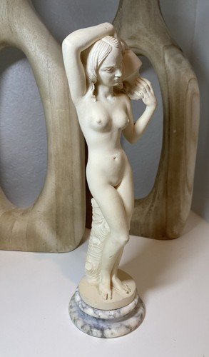 Statuina scolpita brocca - , porta