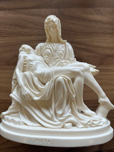Pietà michelangelo - di,